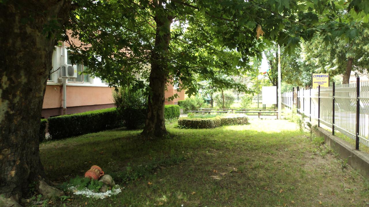 Hotel Stroitel Hisarea Exterior foto