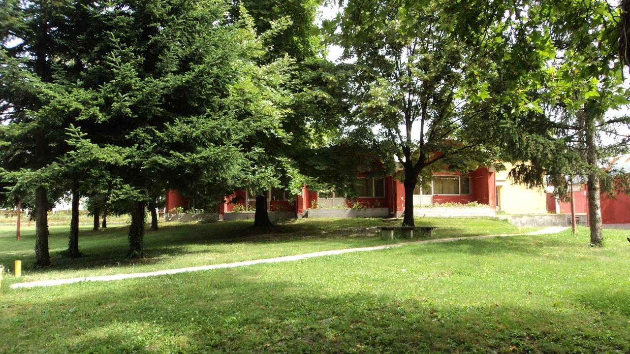 Hotel Stroitel Hisarea Exterior foto